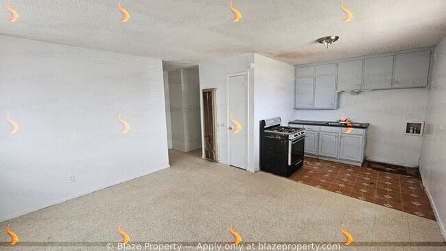 Building Photo - 6702 NE 12th Ave Rental