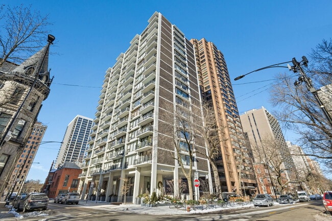 Building Photo - 1400 N State Pkwy Unit 8E