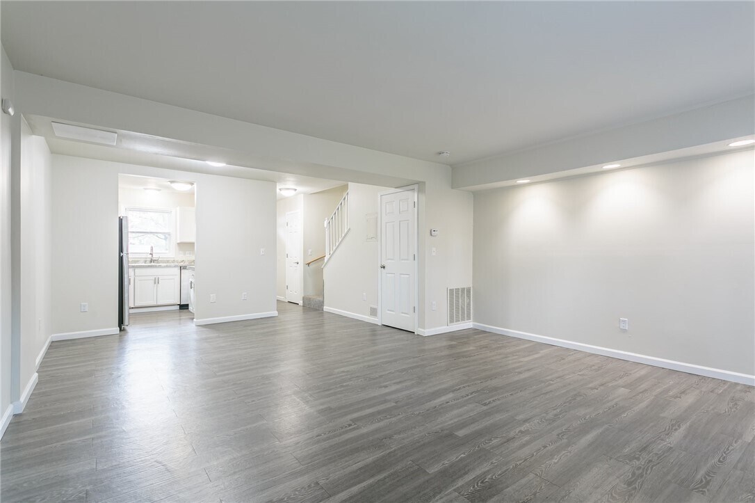 Photo - 100 Graham Rd