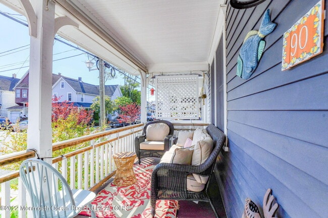 Photo - 90 Lawrence Ave