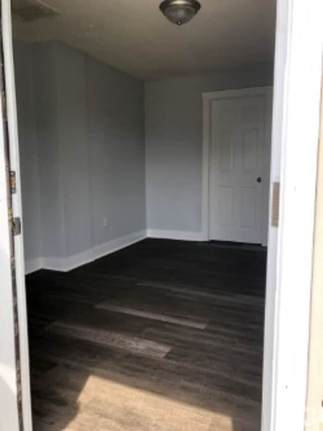 Building Photo - 2224 N Weller Ave Rental