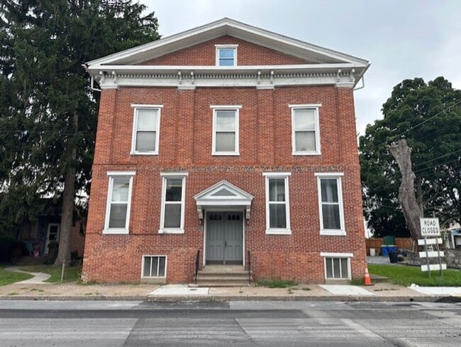 Building Photo - 237 N Union St