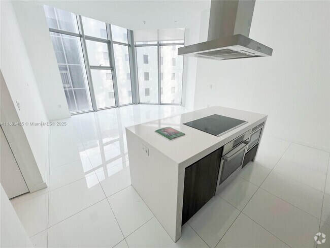 Building Photo - 851 NE 1st Ave Unit 511 Rental