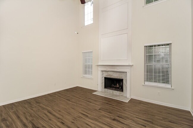 Photo - 3410 Sandlake Dr SW