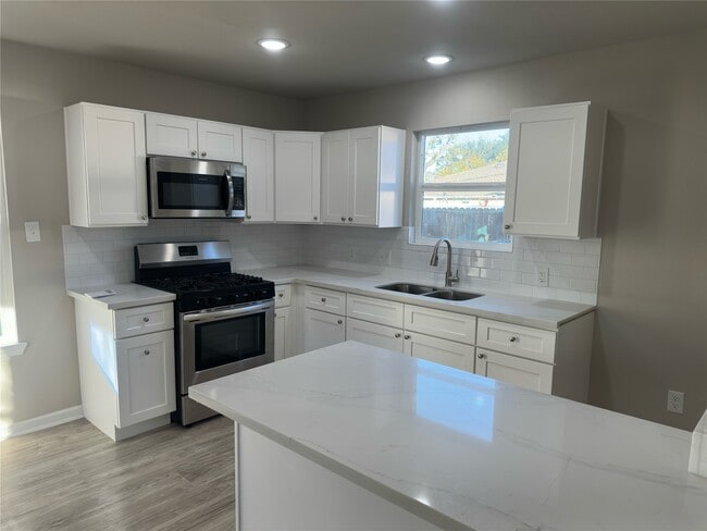 Building Photo - 9935 Algiers Rd