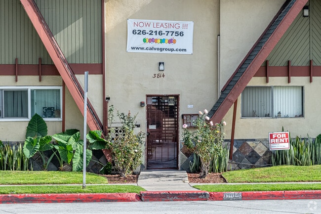 Entrance - Regency-Baldwin Apartments