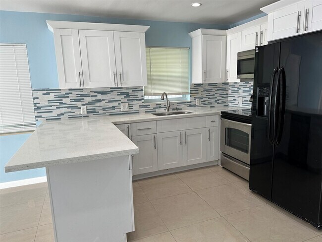 Photo - 2819 Plunkett St