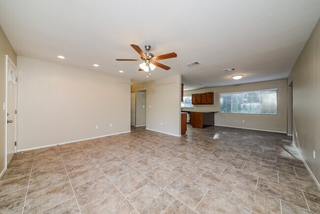 Photo - 5192 Cambay St