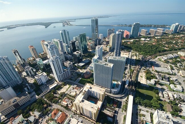 Photo - 79 SW 12th St Unidad 3008-S