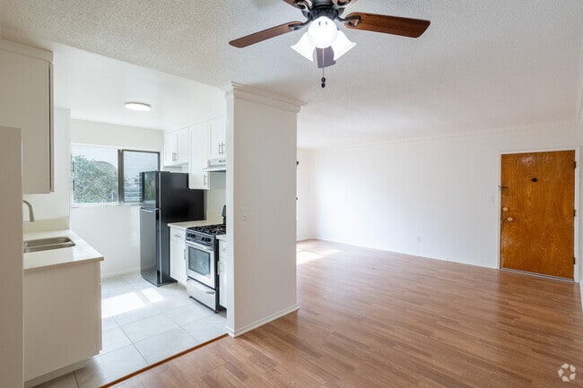 1 habitación, 1 baño, 800 pies cuadrados, comedor y cocina - 1735 Winona Blvd