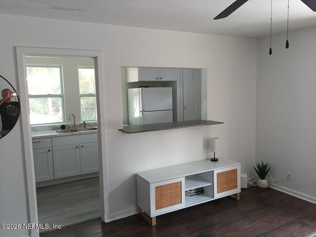 Photo - 215 Oleander St