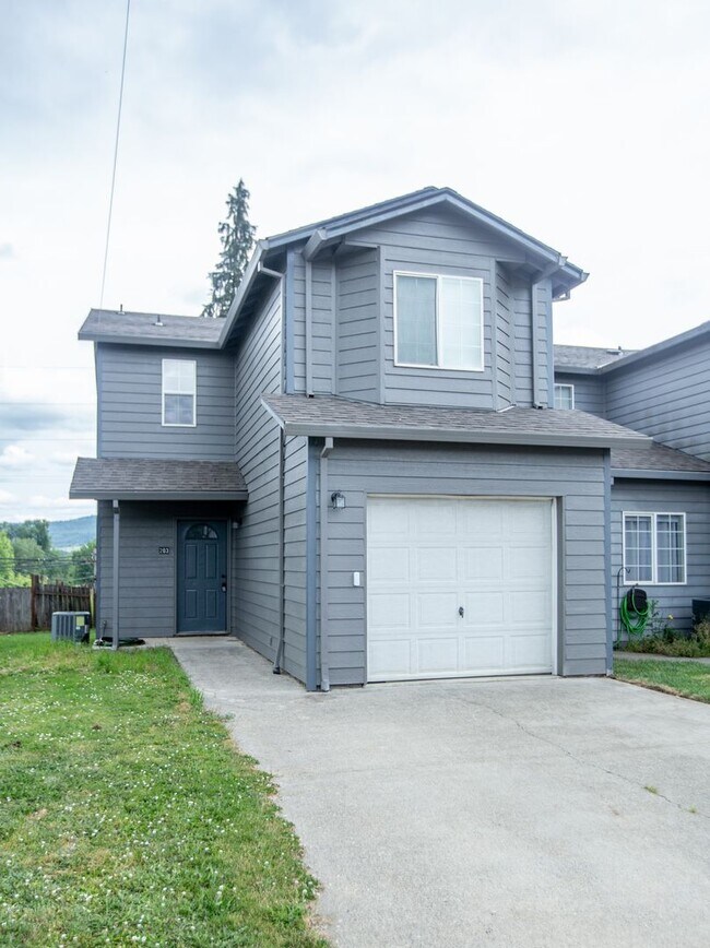Building Photo - Fully remodeled 3 Bedroom 2.5 Bath in Gast...