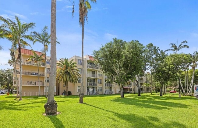 Building Photo - 13100 SW 92nd Ave Unit A-204