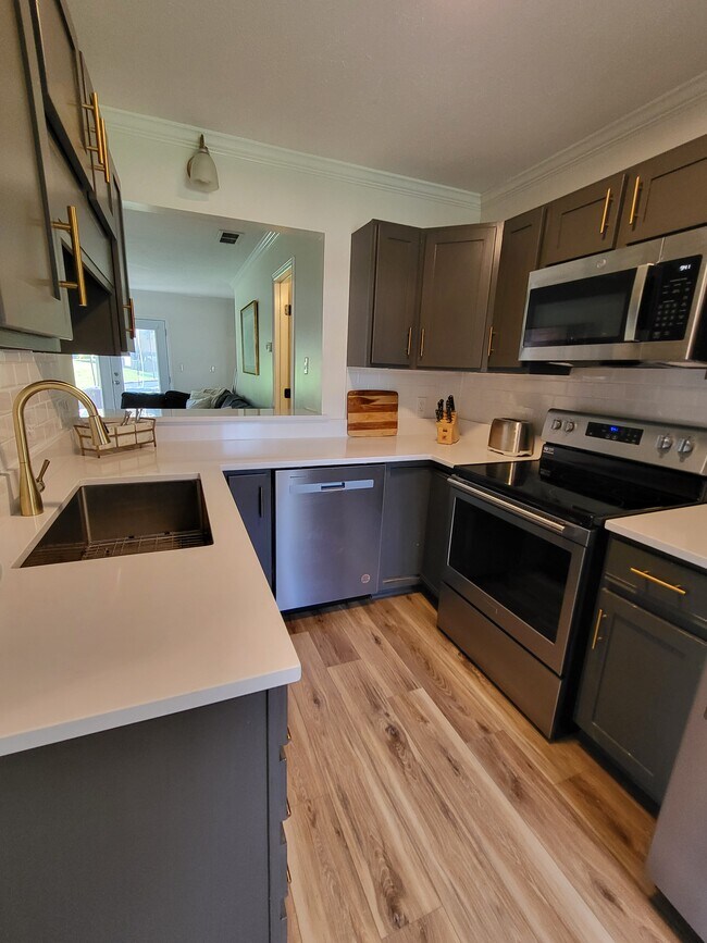 Photo - 821 Selwyn Oaks Ct