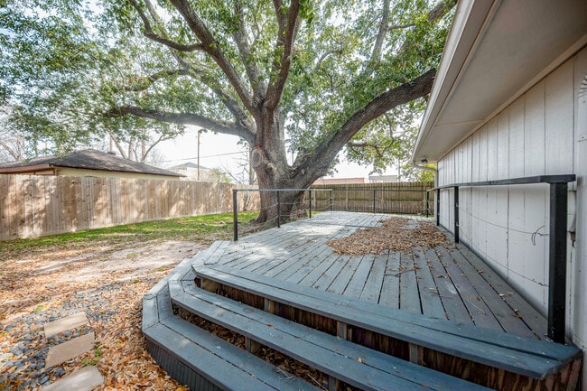 Photo - 451 Gentilly Dr