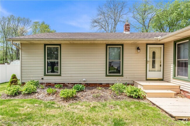 Building Photo - 1021 Larchview Dr Rental