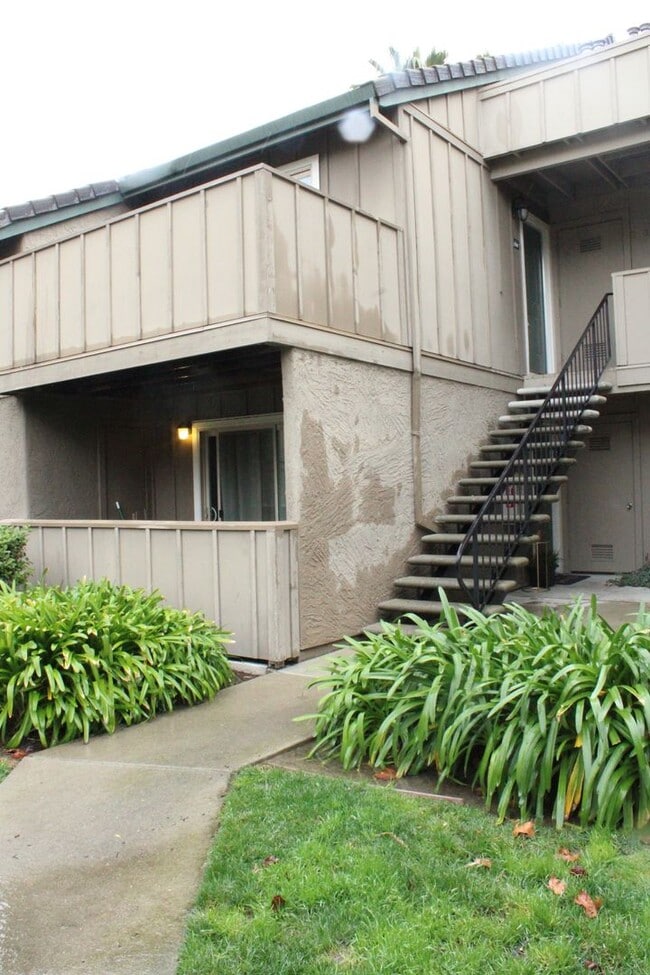 Photo - Updated, Upstairs 2 Bedroom, 2 Bathroom Co... Condo