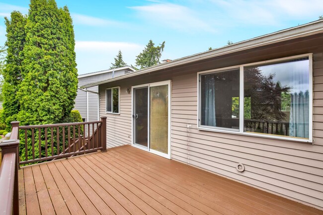 Photo - 4 Bedroom 3 Bath Split Level Kirkland
