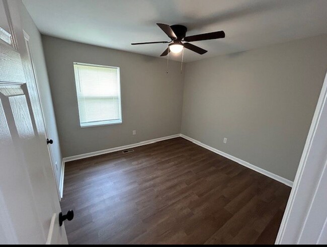 Photo - 113 Lowell Dr W