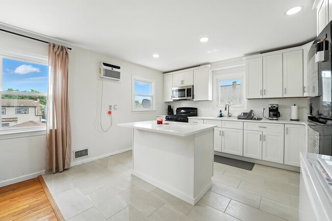 52 River St Unit 2