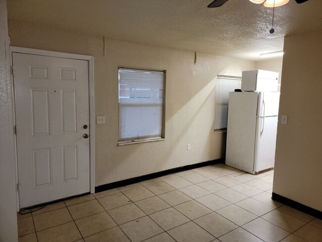 Photo - Studio Apartment for rent!