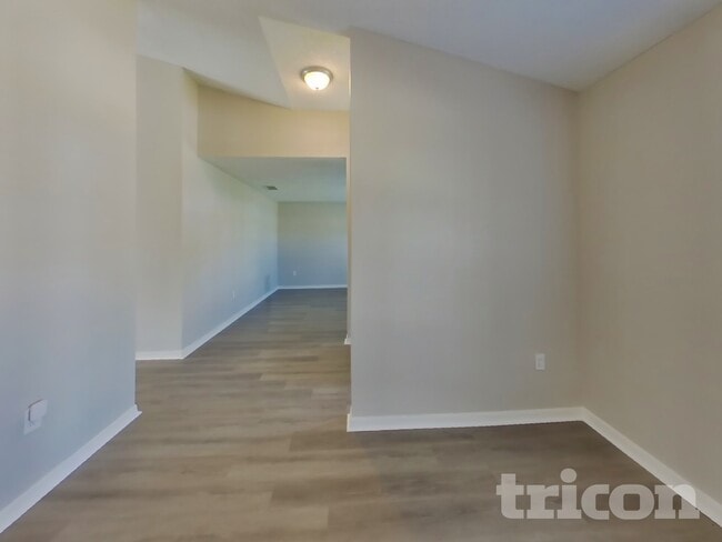 Photo - 1044 Darlington Ct