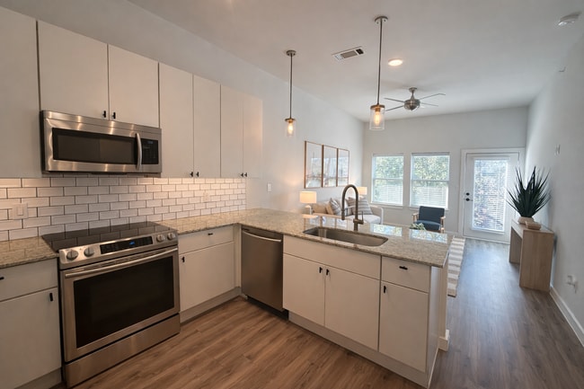 Building Photo - Park 7