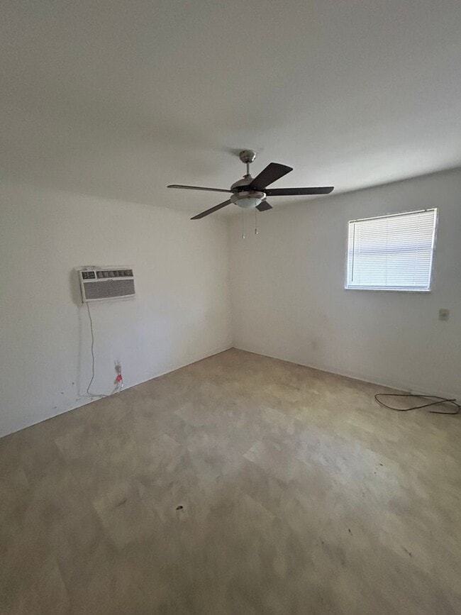 Photo - North Charleston Triplex Unit Unidad A