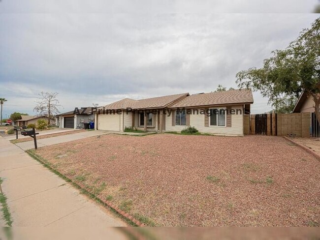 2422 E Calypso Ave