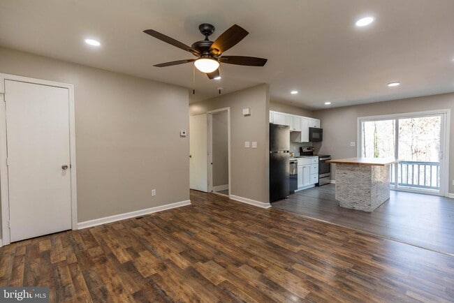 Photo - 462 Wild Rose Ln