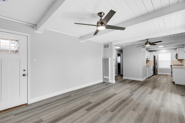 Photo - 1167 Holmes Ct