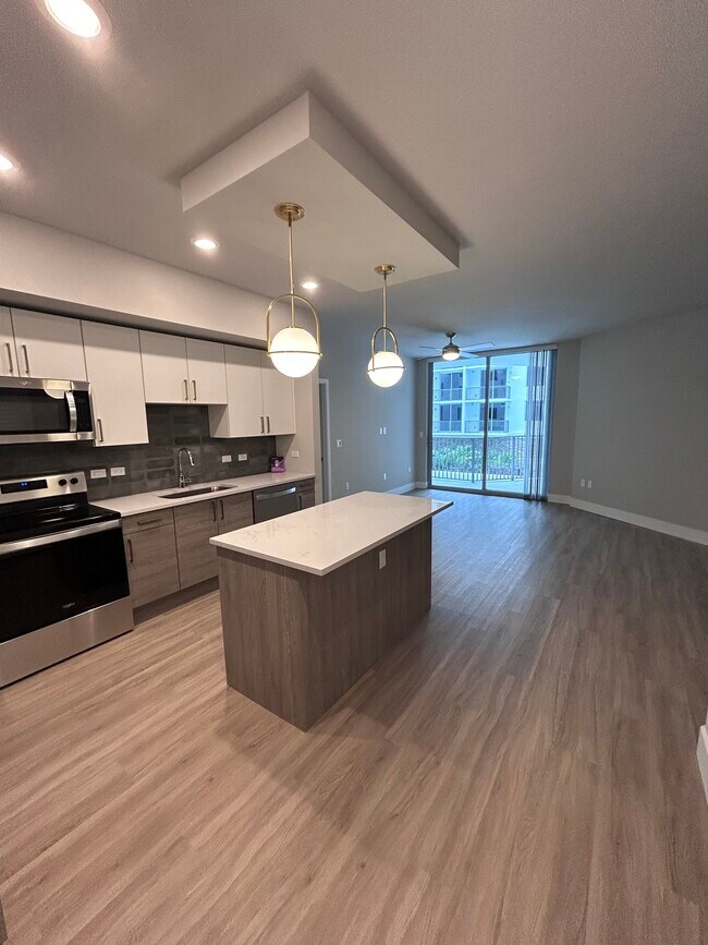 Building Photo - 6131 NE 3rd Ave Unit 803 Rental