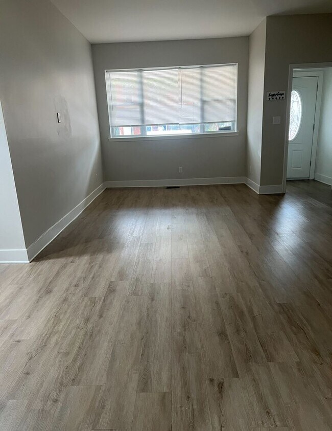 Photo - Renovated 3 Bedroom 3 Bathroom Single Fami... Casa