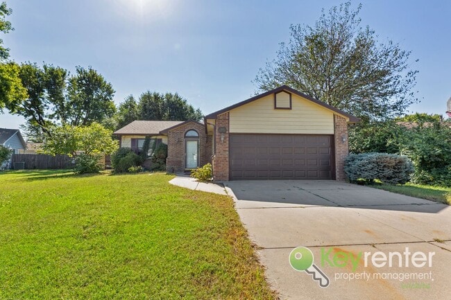 Building Photo - 3 Bedroom 2 Bathroom Family Ready Home