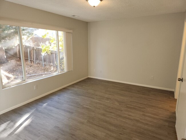 Photo - Ridgeview @ Stetson Hills- Newly remodeled 3 bedroom