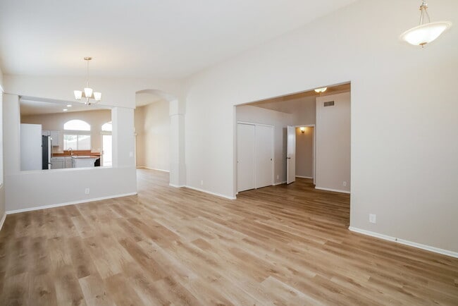 Photo - 1069 W Glenmere Dr