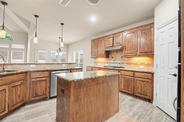 Photo - 708 Yarrow St