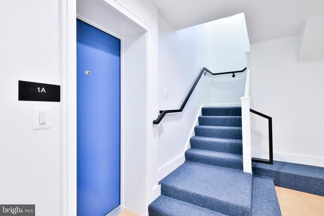 Building Photo - 221 S Alfred St Unit 1B