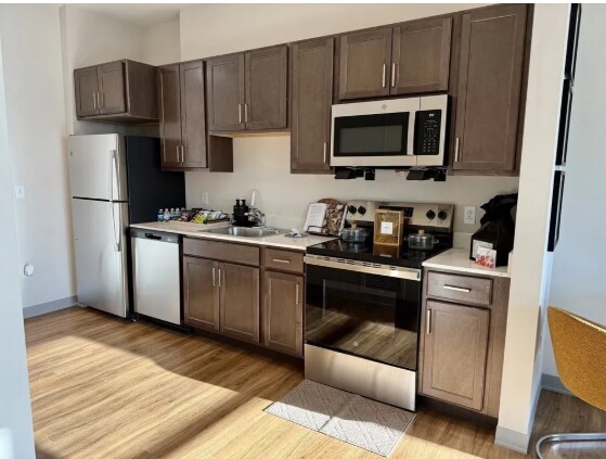 Building Photo - 957 Tremont St Unit R1