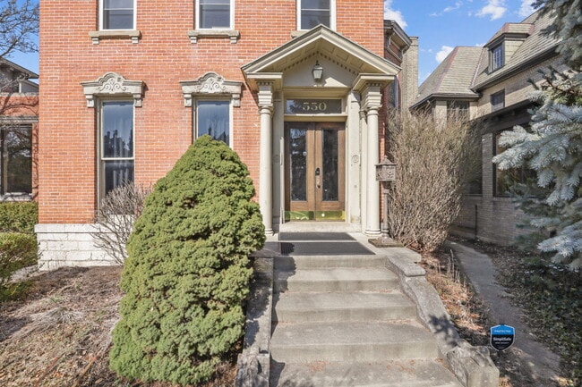 Photo - 550 E Town St House