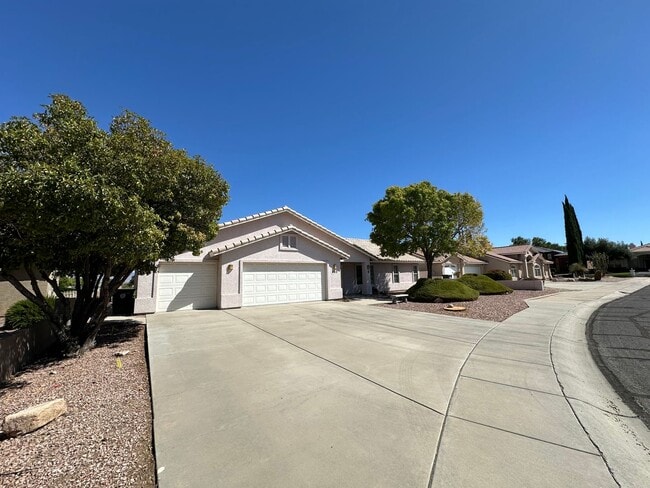 Photo - Beautiful 3 Bed / 2 Bath Home Backing to Cerbat Cliffs Golf Course!