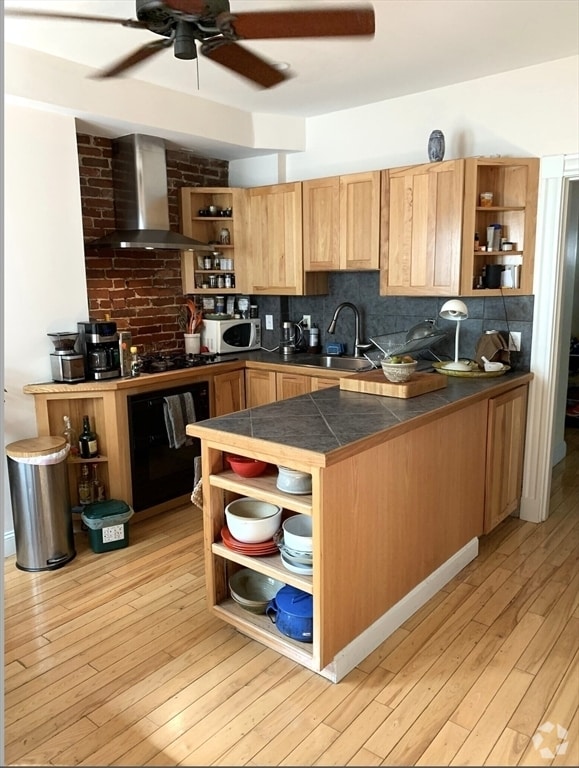 Building Photo - 2-4 Hardwick St Unit 1 Rental
