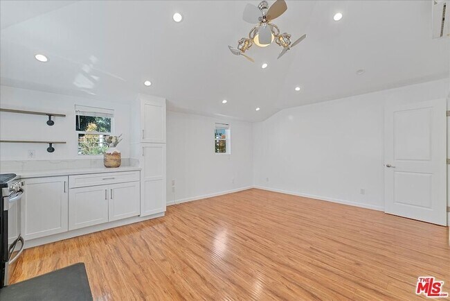 Photo - 6724 Mammoth Ave