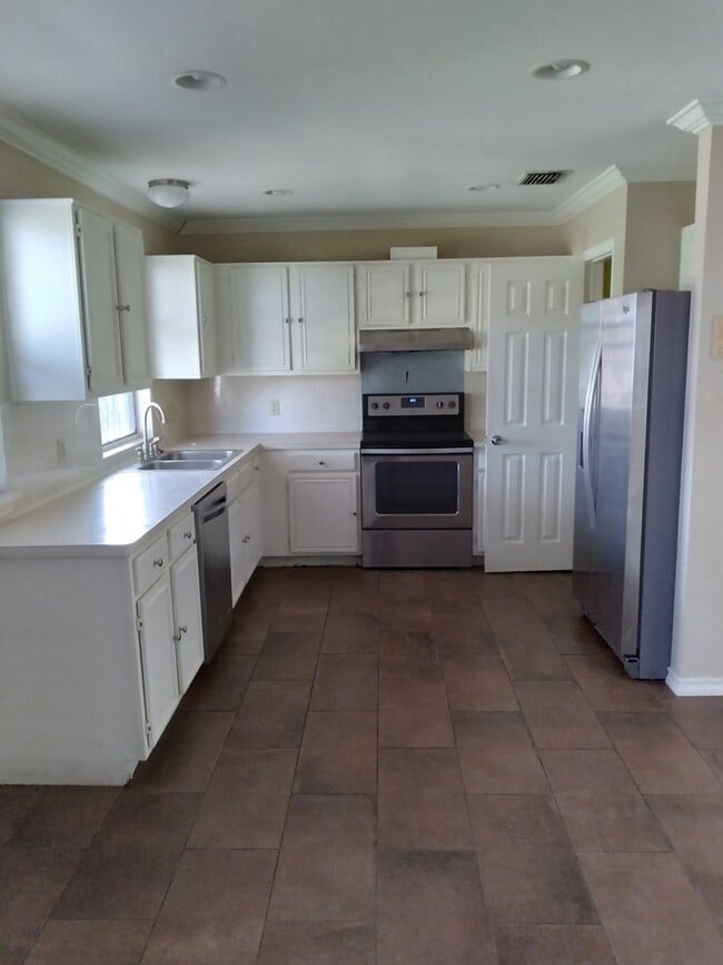 Photo - 4 bedroom 2.5 bathroom