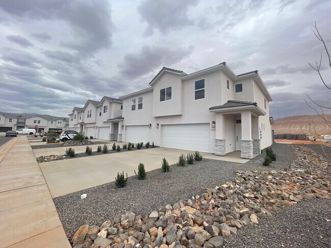 Photo - END UNIT Mustang Valley Townhome!!
