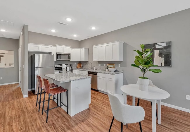 Photo - 2019 W 13th St N