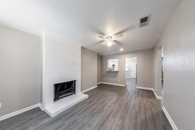 Photo - 2011 E Stassney Ln