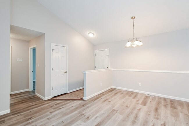 Photo - 1068 W Southport Rd