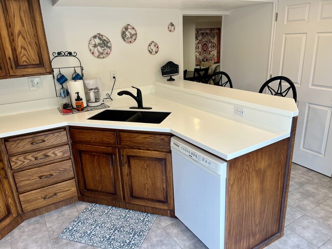 Photo - 979 Manchester Rd