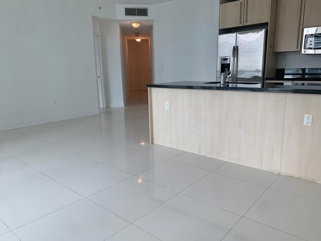 Photo - 79 SW 12th St Unidad 1707